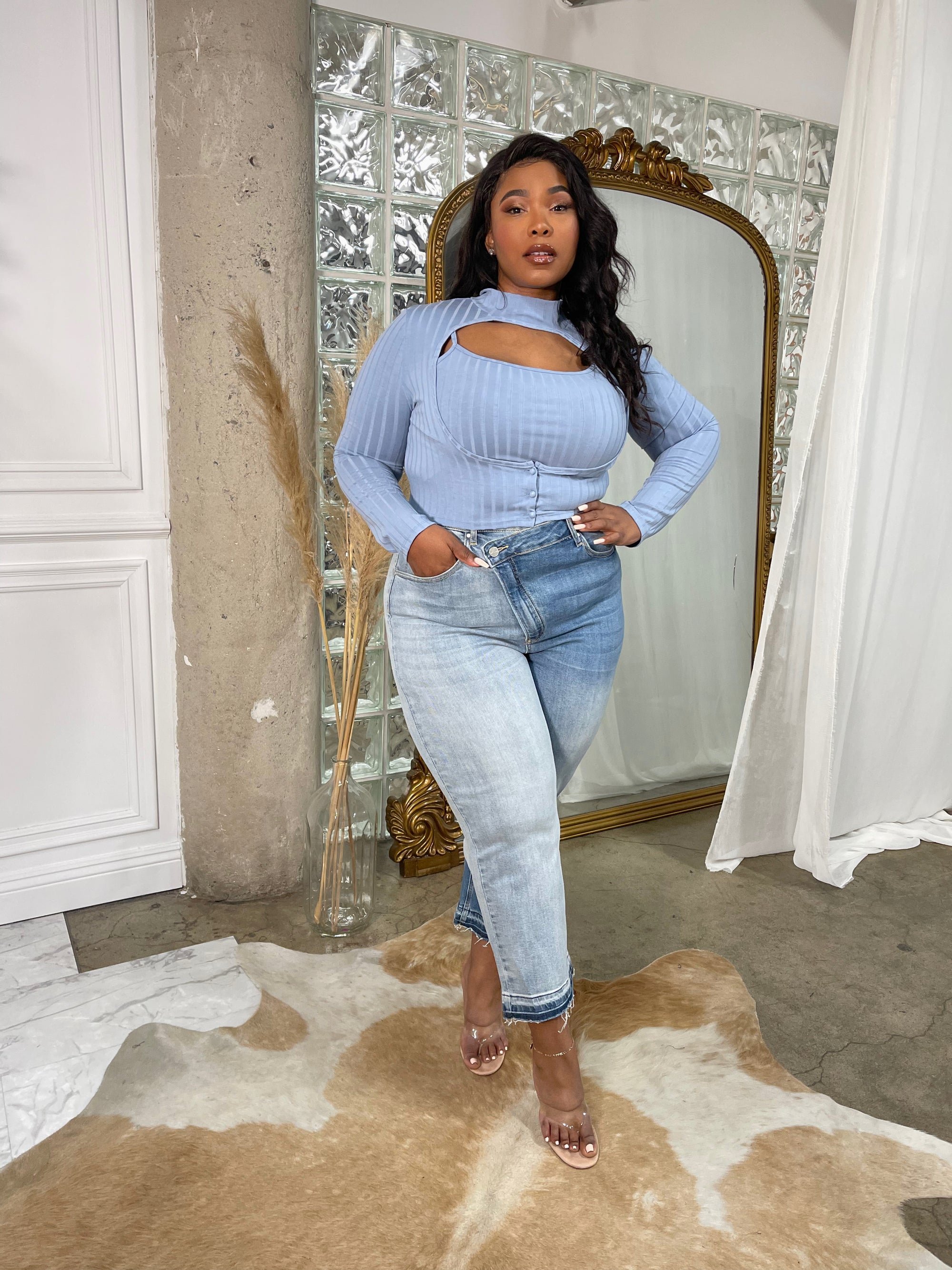 How to Style Plus Size Mom Jeans - Natalie in the City